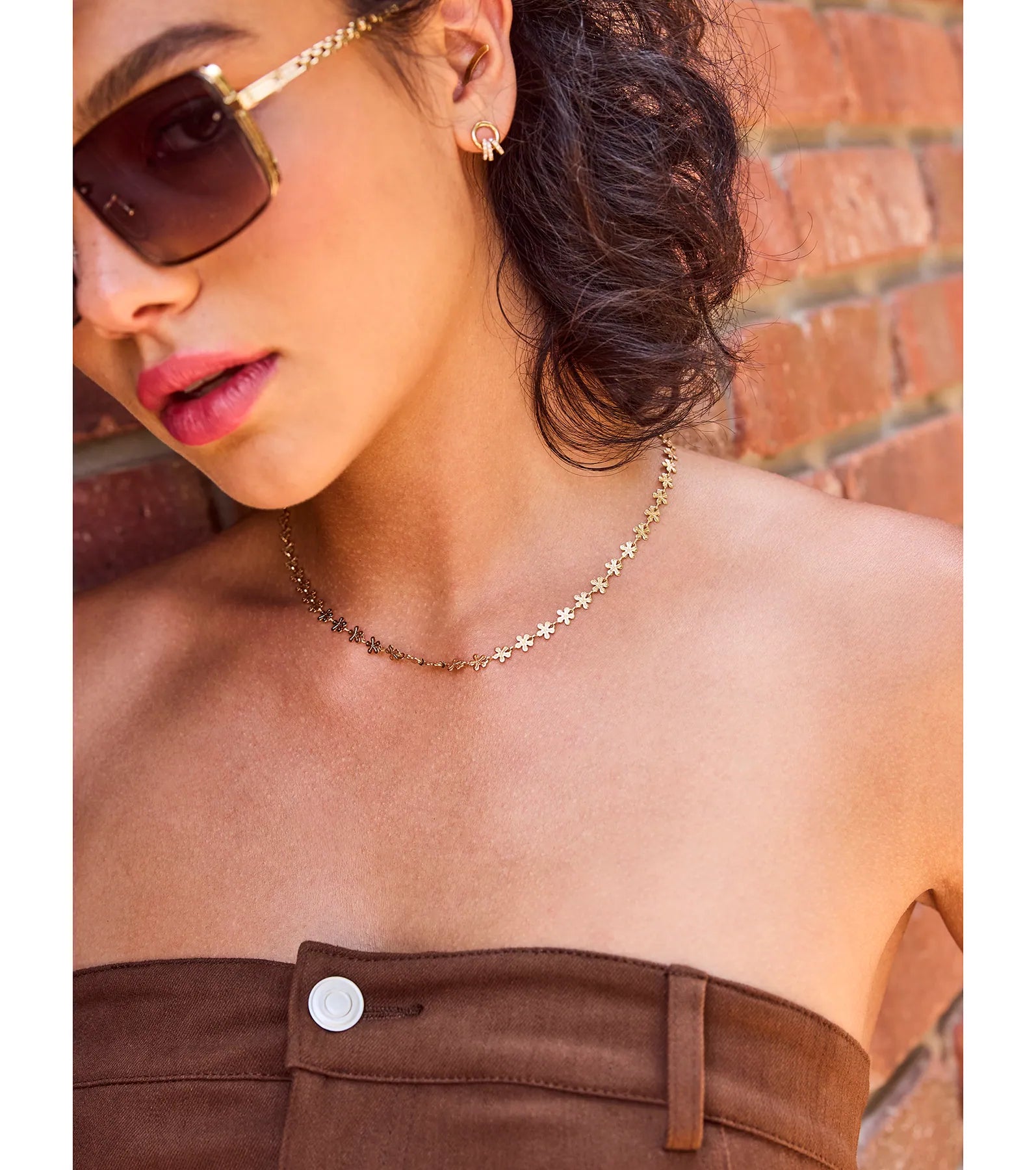 Pretty Chic Floral Chain Necklace - Image 3