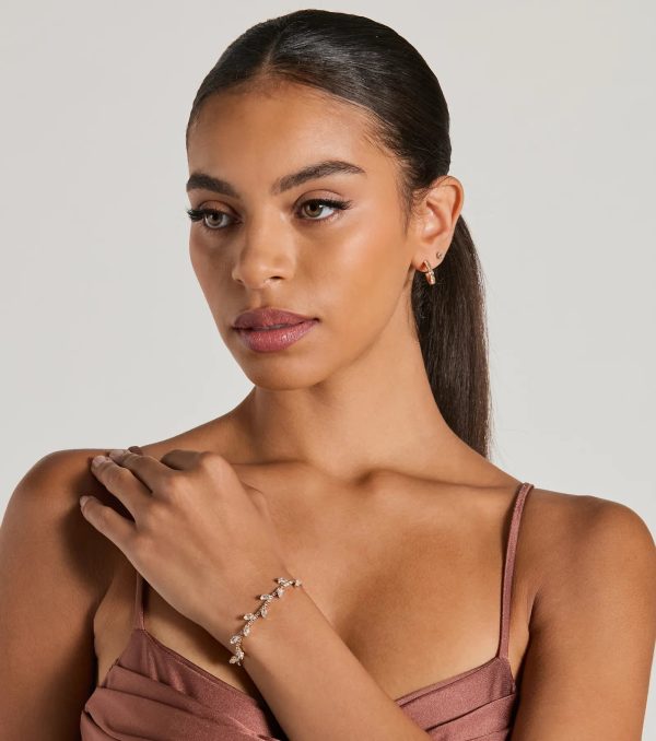 Ever So Luxe Cubic Zirconia Leaf-Shaped Dainty Bracelet - Image 3