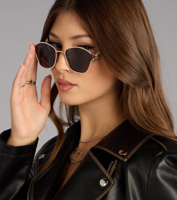 Fresh Pick Flower Detail Sunglasses - Image 2