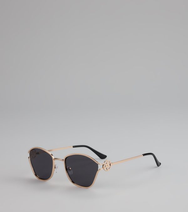 Fresh Pick Flower Detail Sunglasses - Image 3