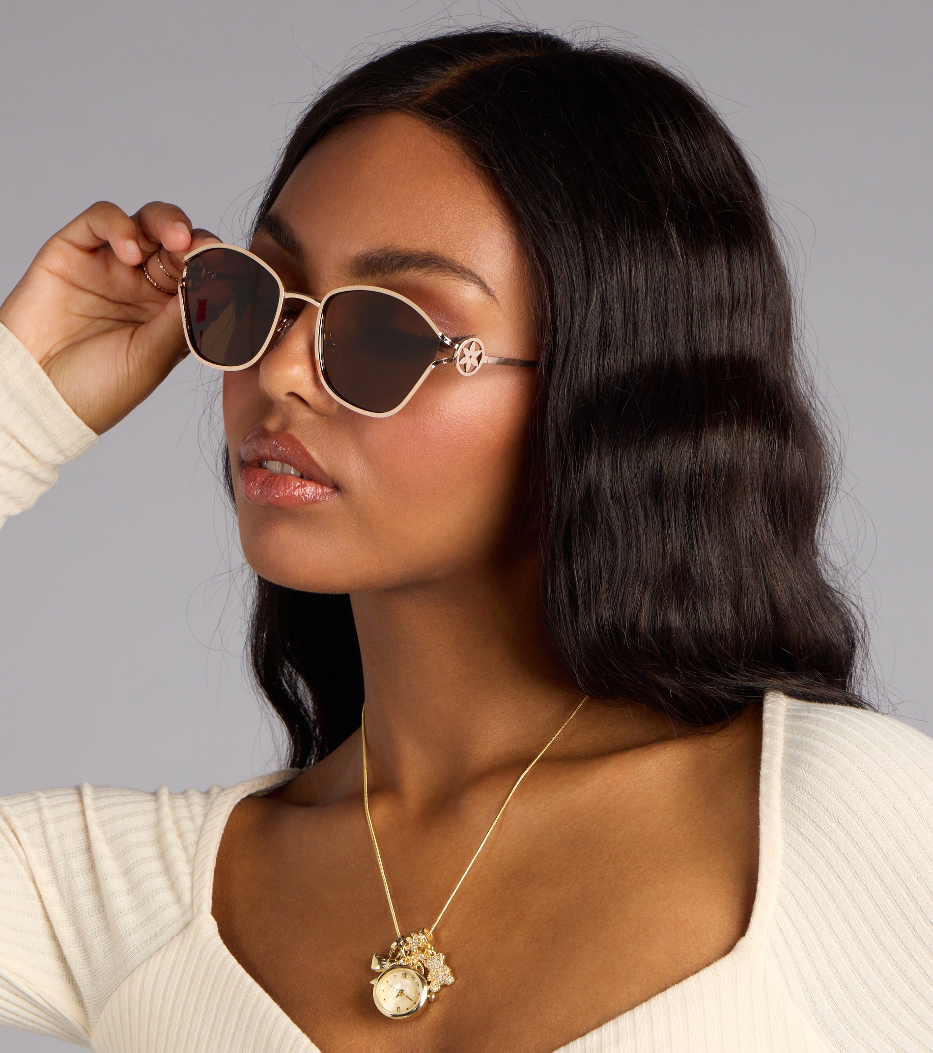 Fresh Pick Flower Detail Sunglasses - Image 7