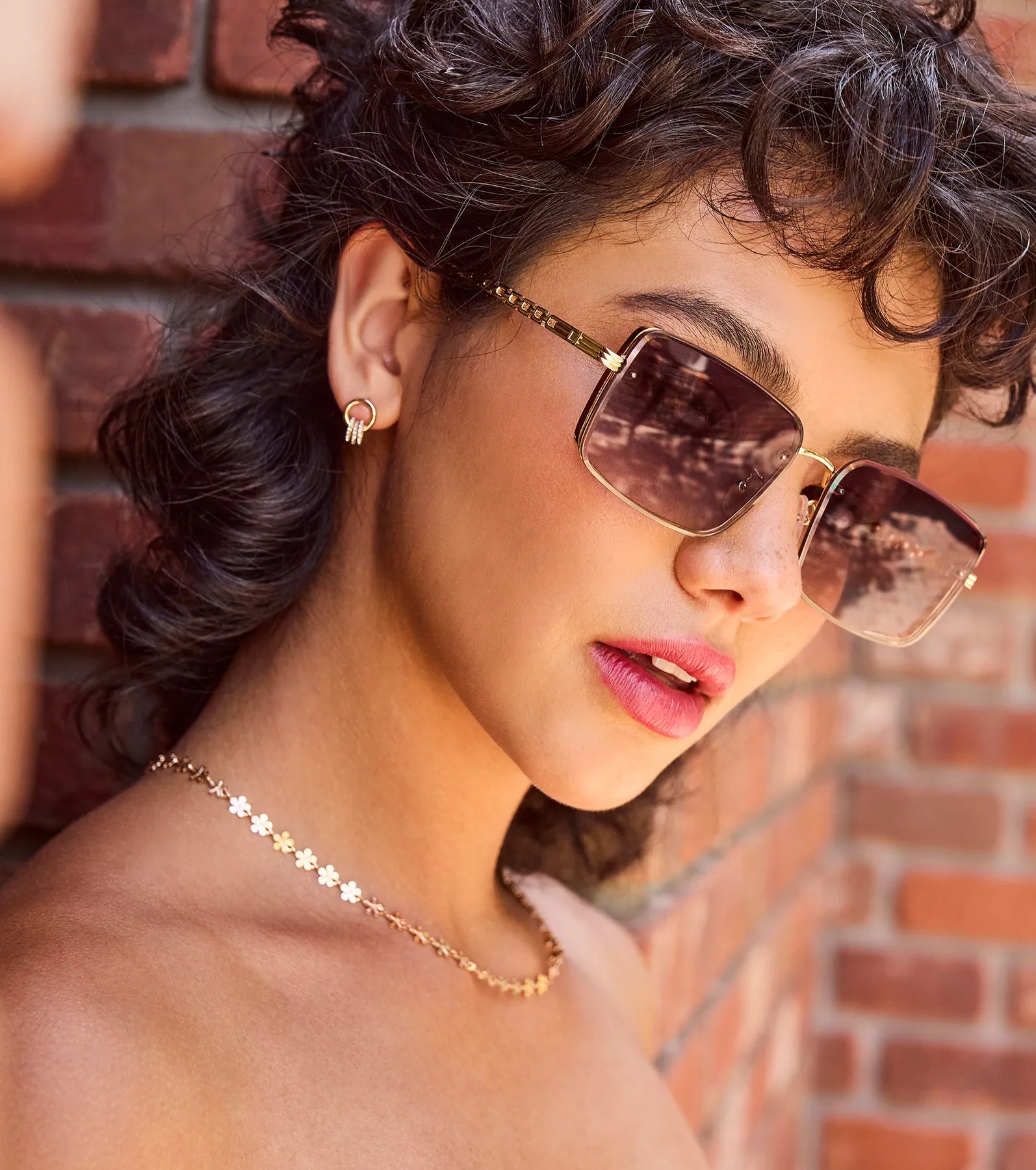 Living Sleek Square Chain Trim Sunglasses - Image 3