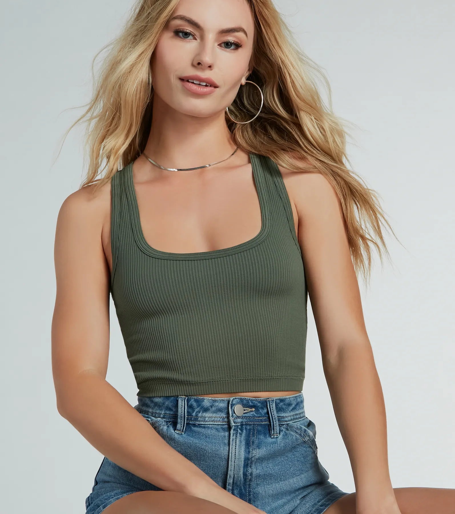 Everyday Essential Scoop Neck Crop Tank Top - Image 10