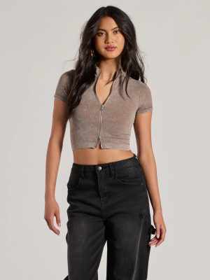 Trending Vibe Short Sleeve Zip Up Crop Top