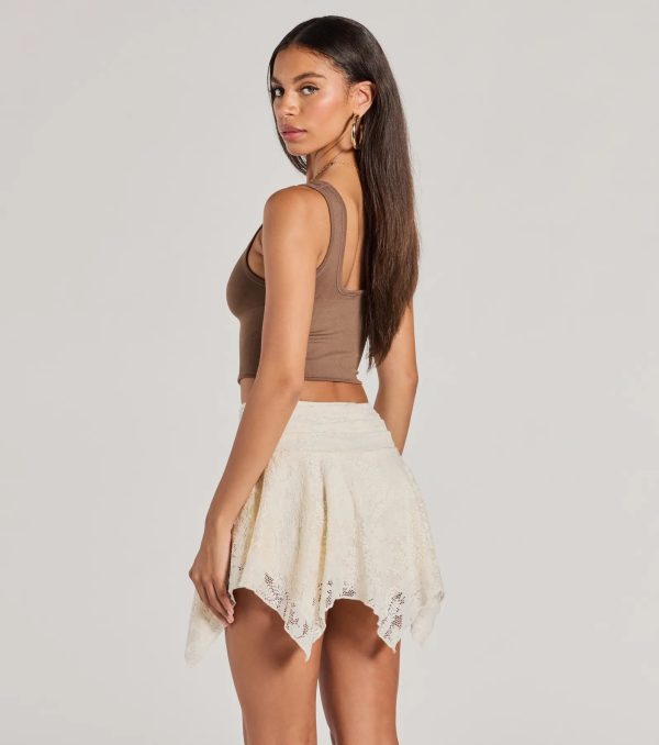 Adorable Basic Scoop Neck Seamless Crop Top - Image 2