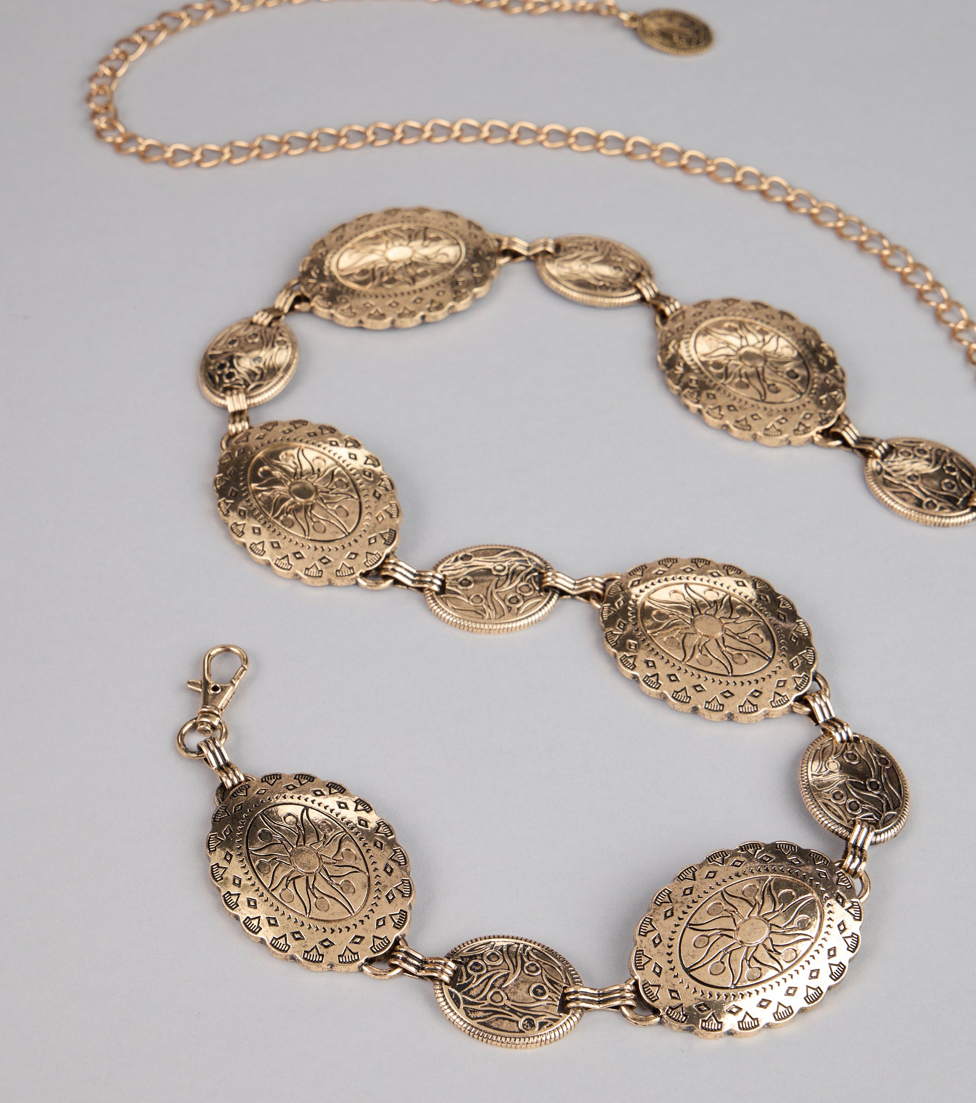 Gilded Elegance Medallion Chain Belt - Image 2