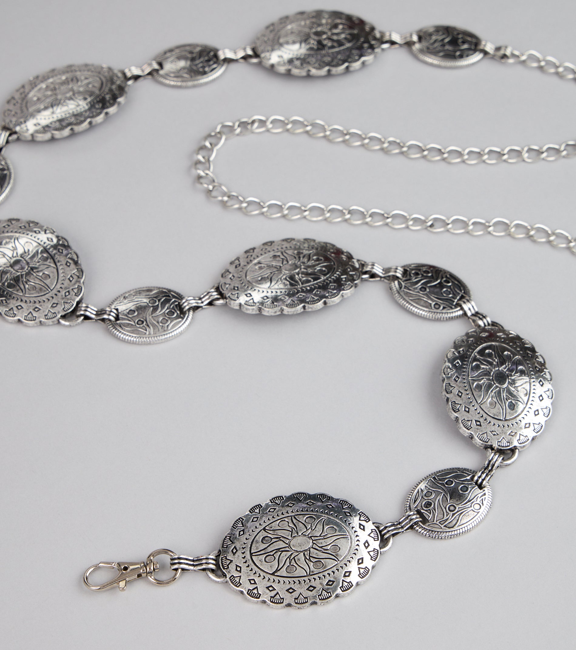 Gilded Elegance Medallion Chain Belt - Image 4