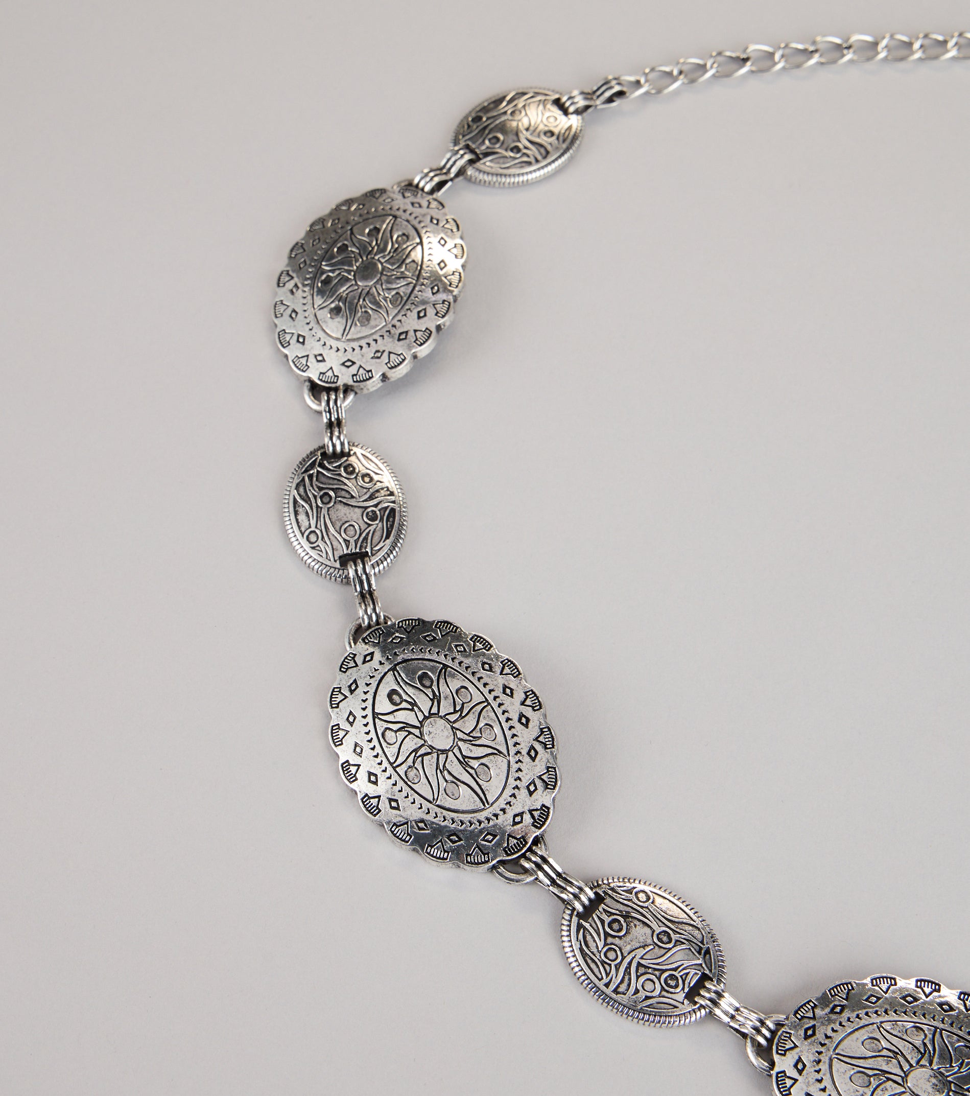 Gilded Elegance Medallion Chain Belt - Image 6