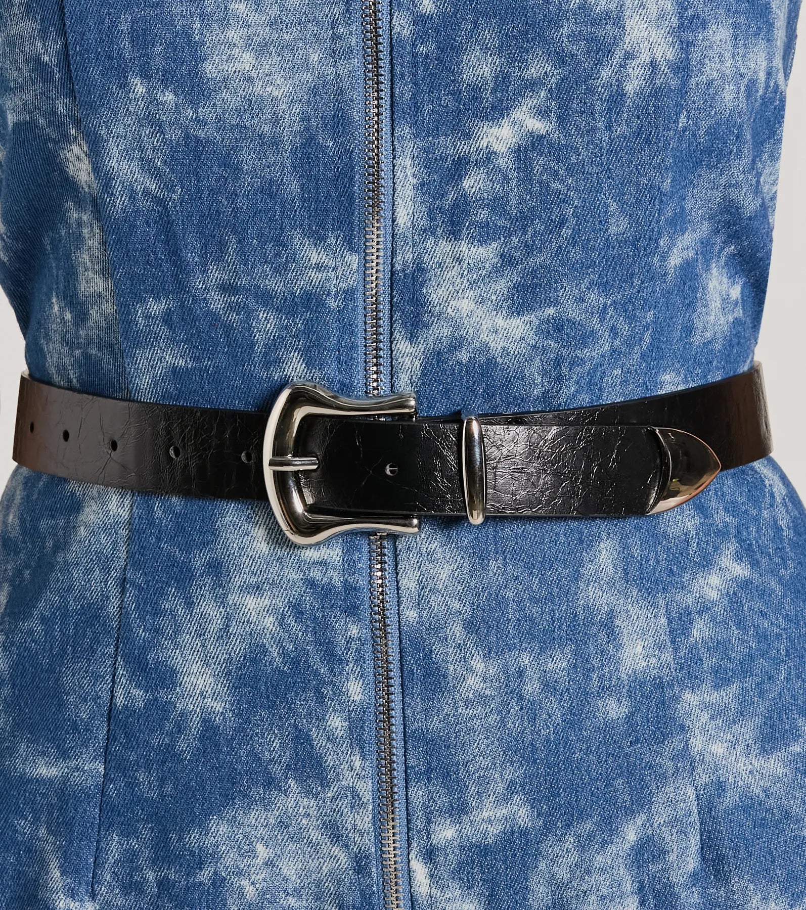 Sleek Faux Leather Western Belt - Image 2