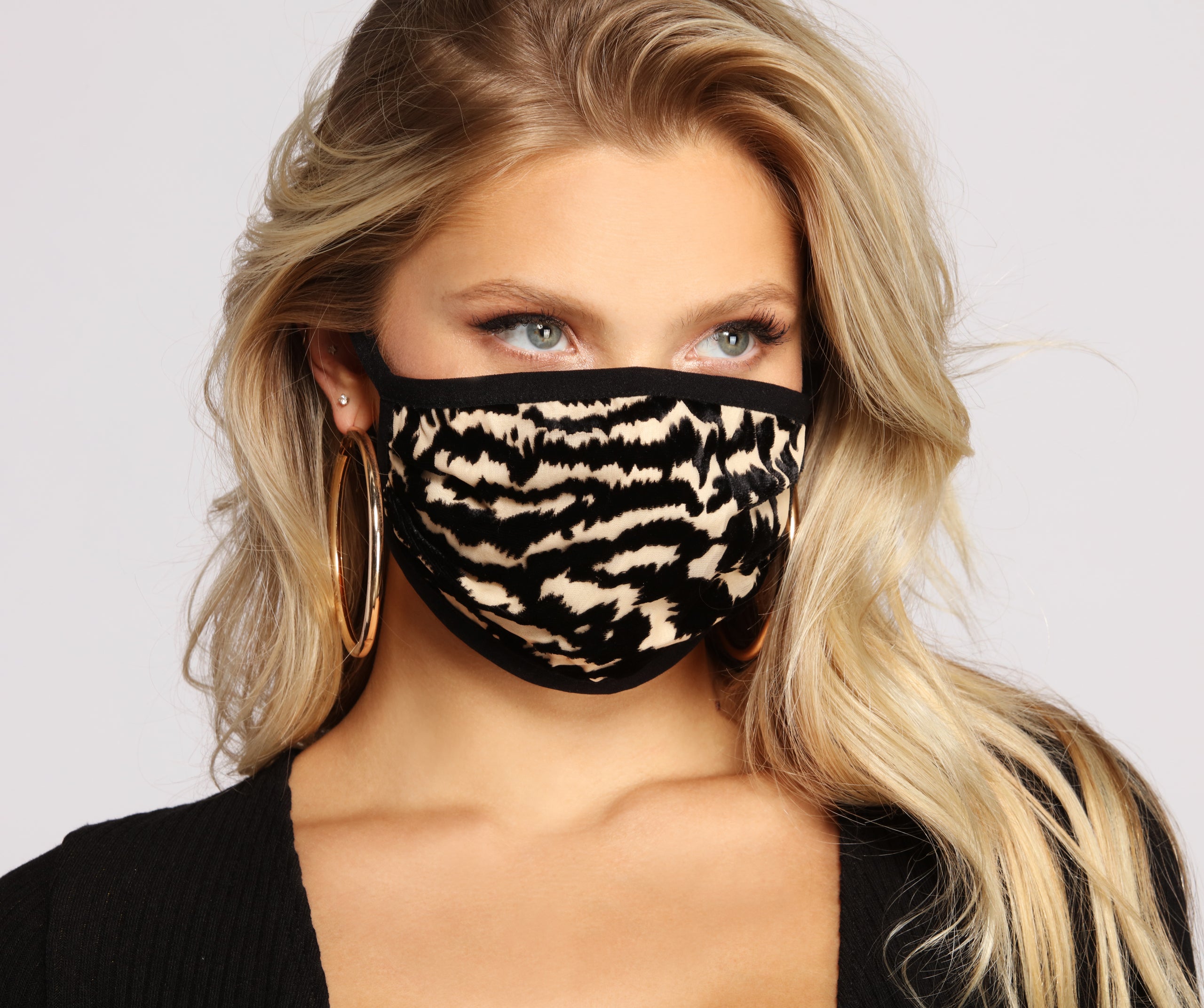 Mesh and Velvet Face Mash With Earloops - Image 2