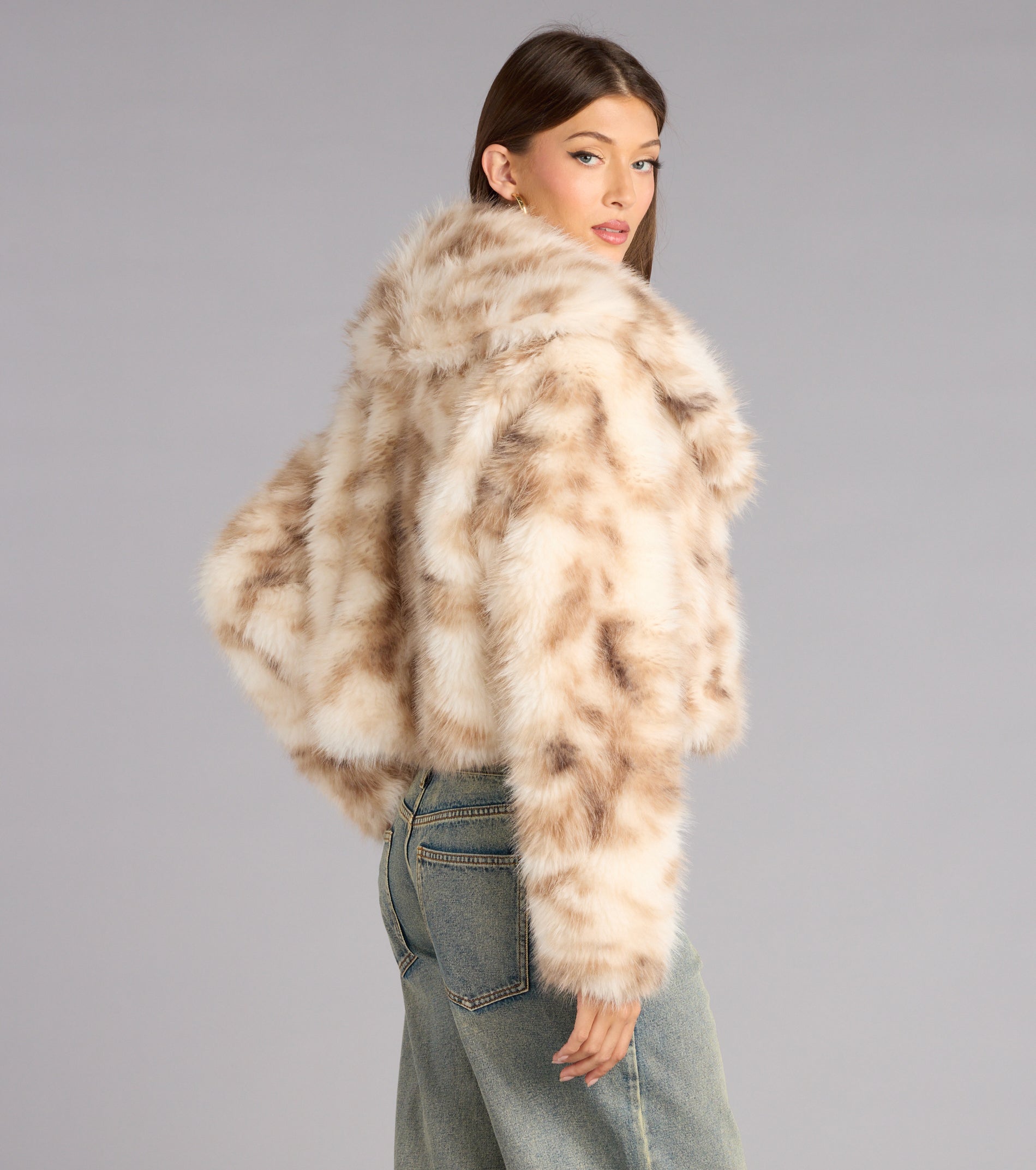 Winter Chic Faux Fur Cropped Coat - Image 3