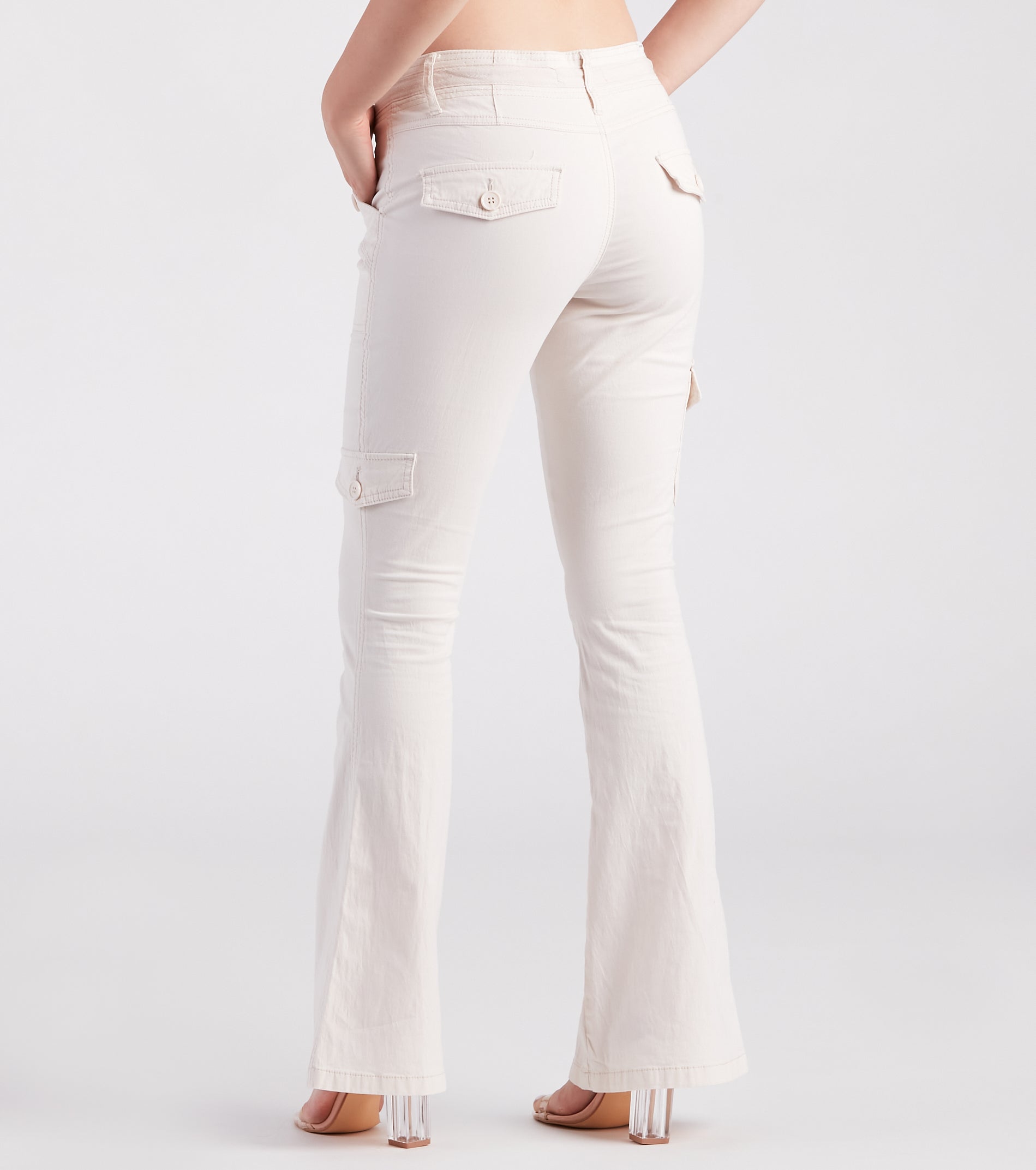 On The Low-Rise Cargo Flare Pants - Image 7