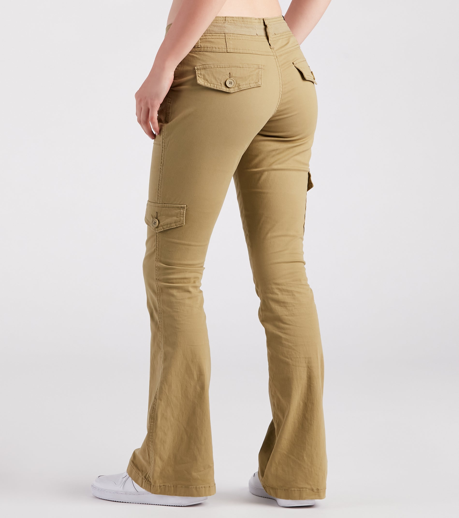 On The Low-Rise Cargo Flare Pants - Image 3