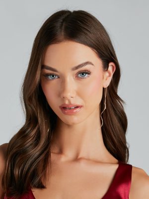 Minimalistic Girl Chain Thread Earrings