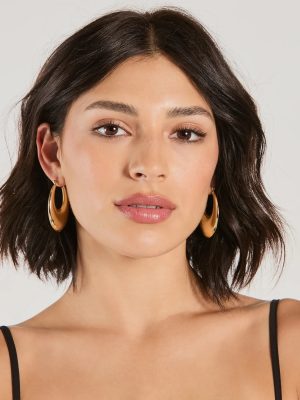 Compliment Worthy Oval Hoop Earrings