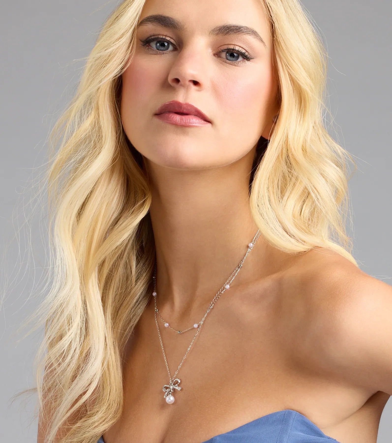 Sweet Trend Bow Pearl Layered Necklace - Image 3