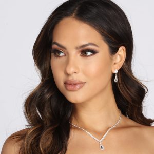A Drop Of Glam Necklace Set