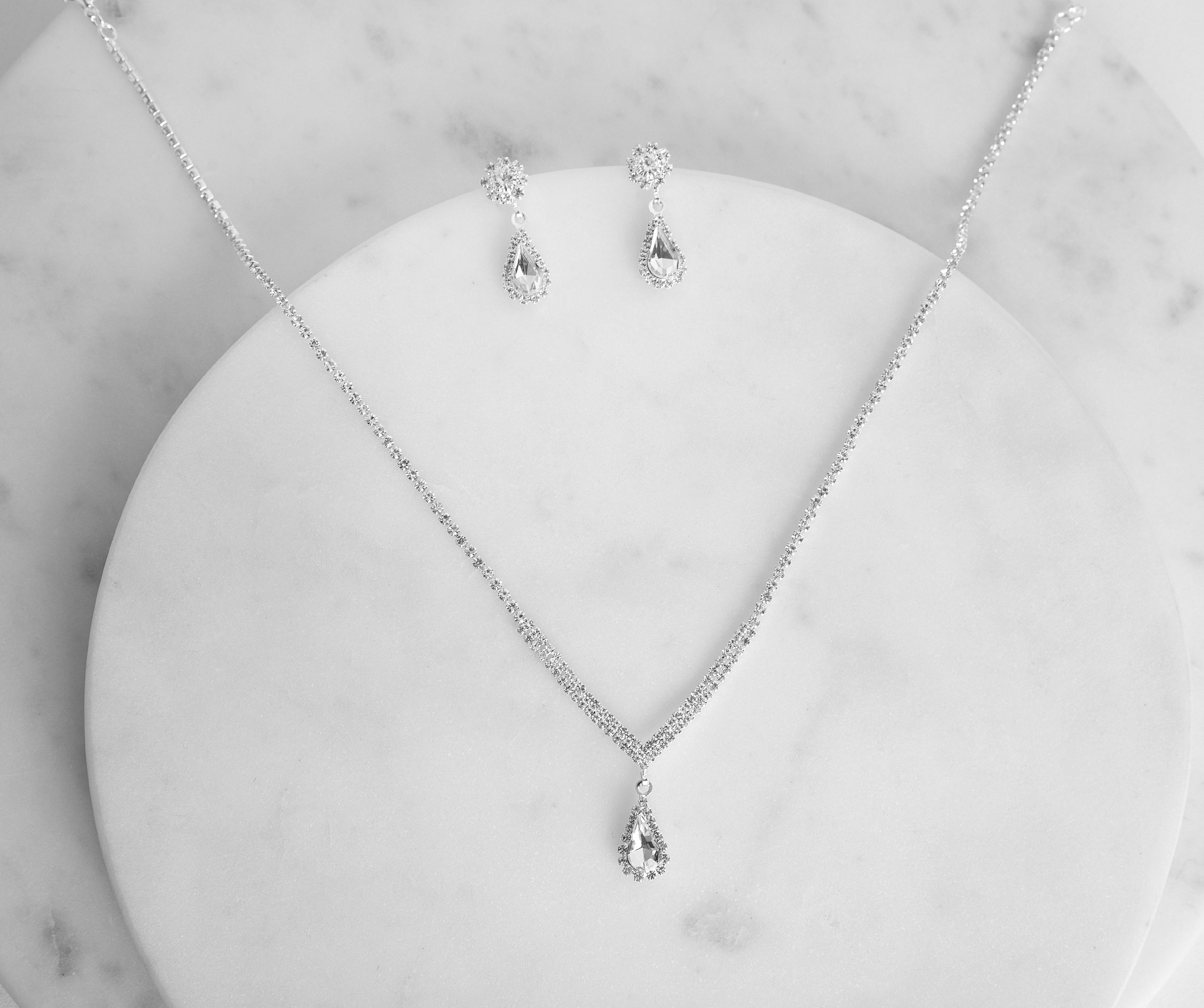 A Drop Of Glam Necklace Set - Image 2