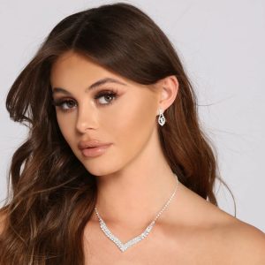 Dazzling Diva Collar and Duster Earrings Set