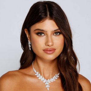 Elegant Stunner Necklace And Earrings Set