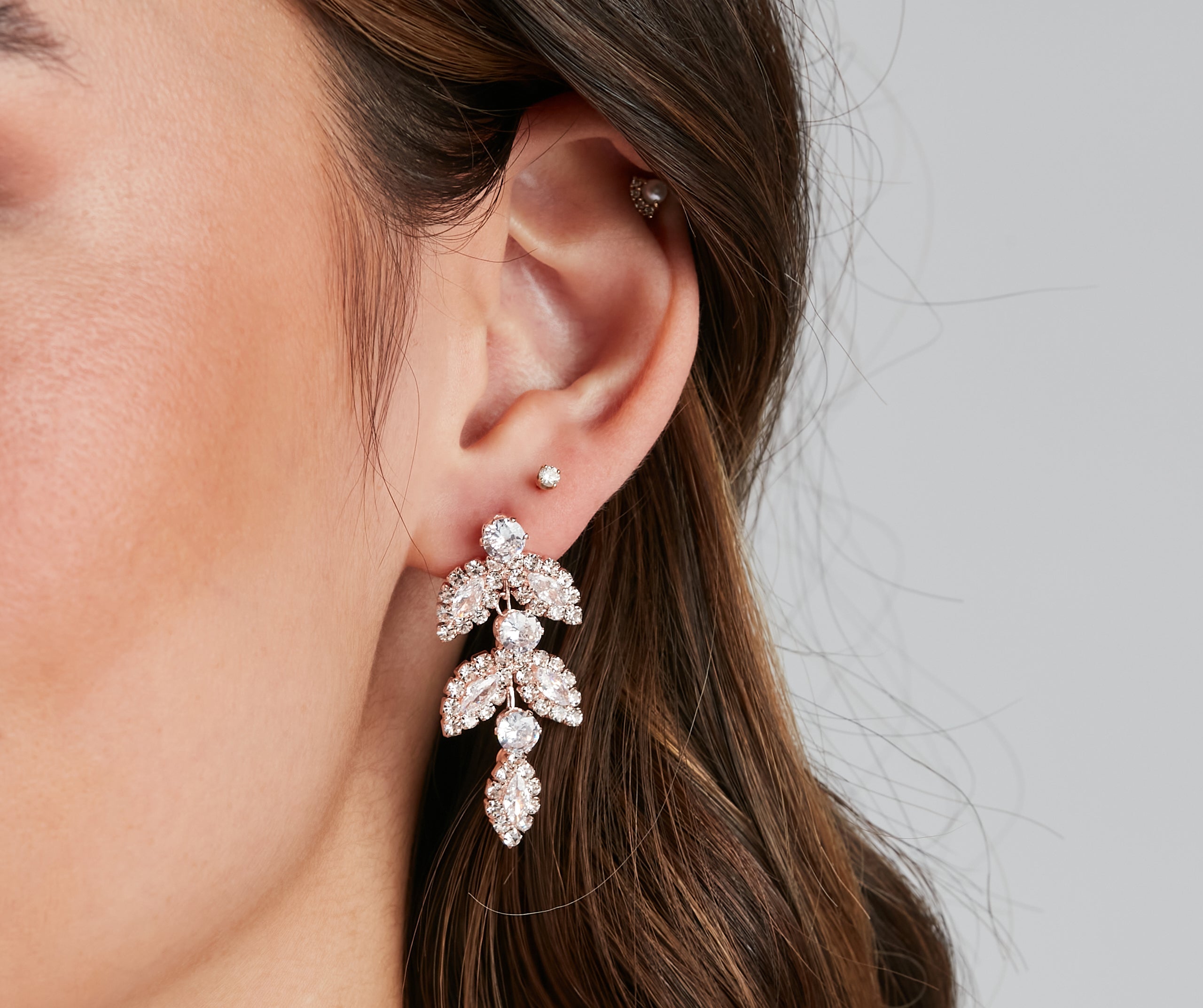 Elegant Stunner Necklace And Earrings Set - Image 3