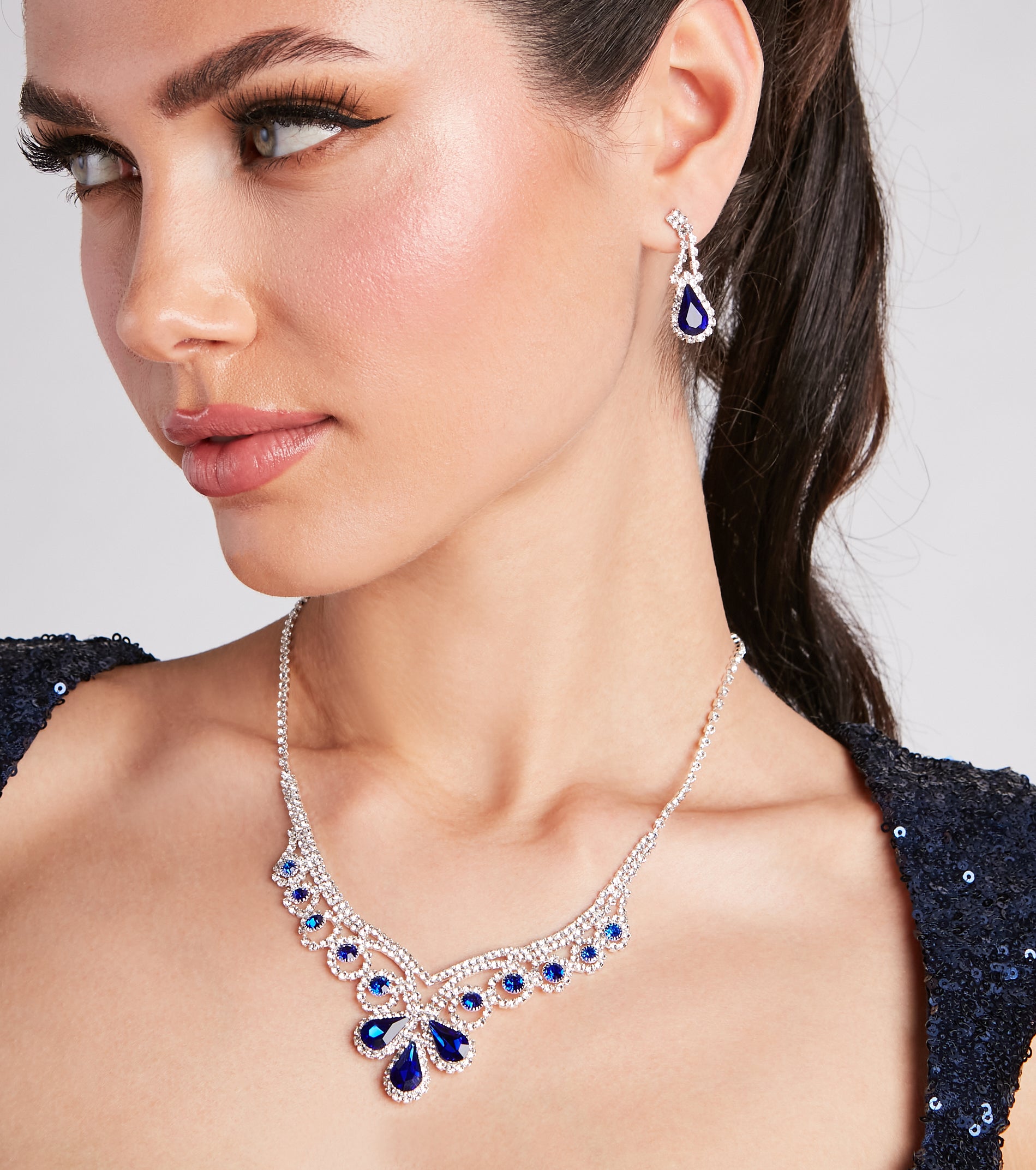 Dramatic Glamour Gemstone Necklace And Earrings Set - Image 4