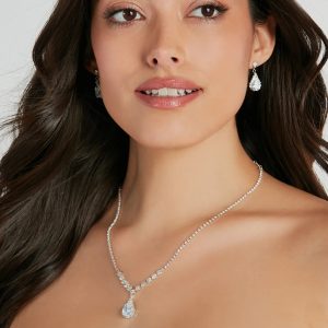 Elegantly Chic Rhinestone Necklace And Earrings Set