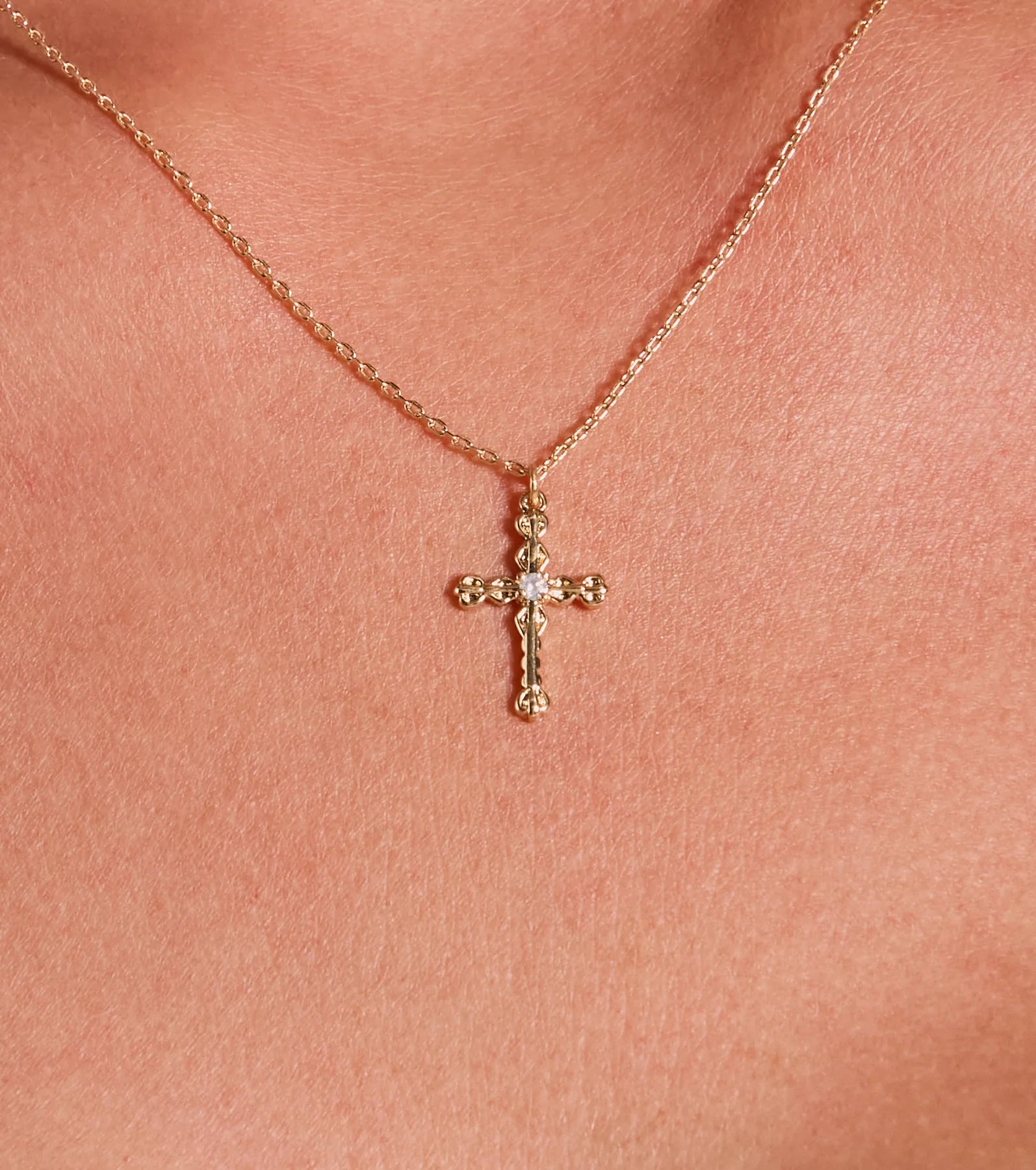 Sleek Peek Cross Charm Dainty Necklace - Image 2