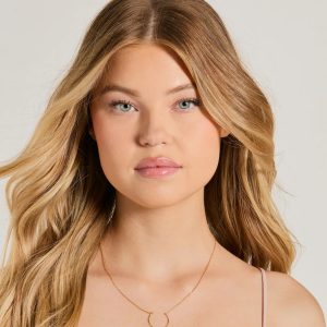 Chic Simplicity Open-Circle Charm Necklace