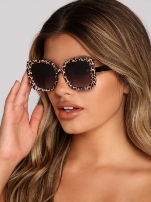 Diva Moment Leopard Print Sunglasses
