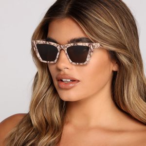 Trendsetting Diva Cat-Eye Sunglasses