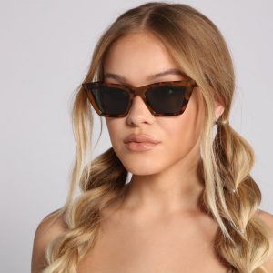 Effortlessly Chic Cat Eye Sunglasses