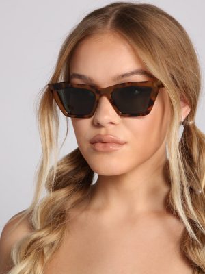 Effortlessly Chic Cat Eye Sunglasses