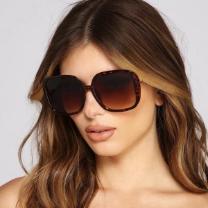 Throwing Shade Square Frame Sunglasses