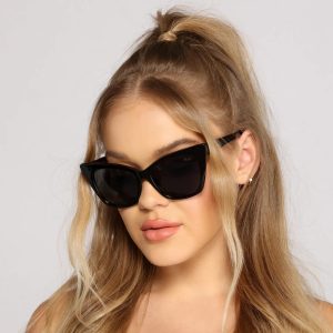 Sleek Style Cat-Eye Sunglasses