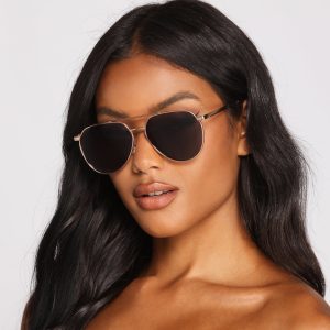 Sleek Stunner Aviators
