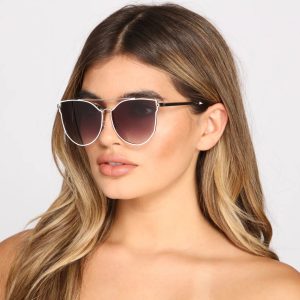 Sleek And Trendy Aviator Sunglasses