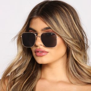 Chic Trendsetter Oversized Square Sunglasses
