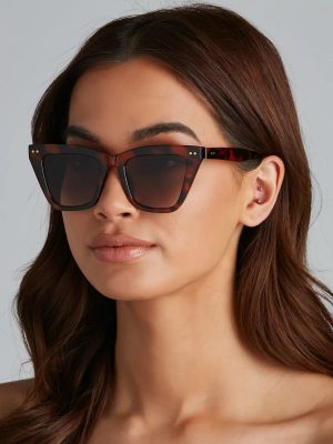 Classic And Sleek Cat-Eye Sunglasses