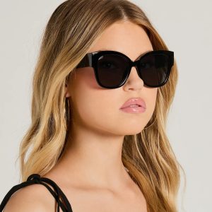 Instantly Chic Oversized Square Sunglasses