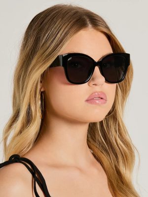 Instantly Chic Oversized Square Sunglasses