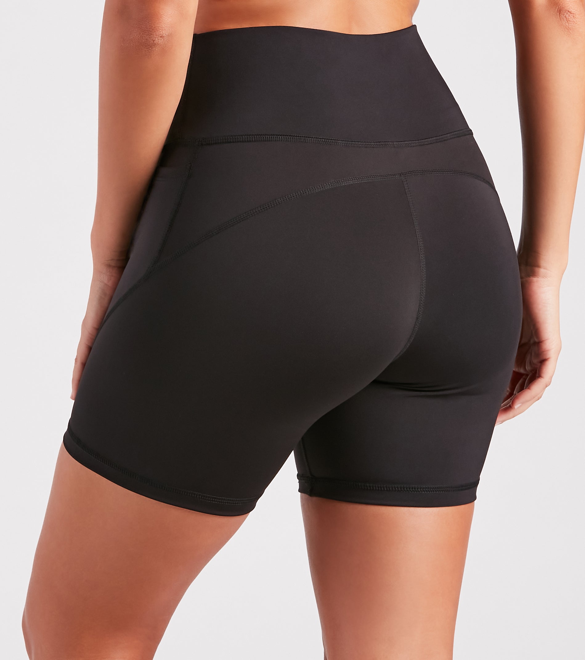 Stylish And Seamless High-Rise Biker Shorts - Image 3