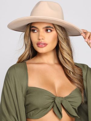 Effortlessly On-Trend Panama Hat