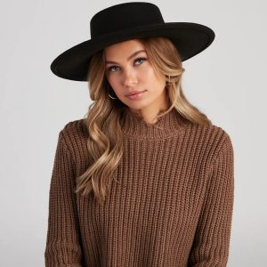 Chic Chain Detail Boater Hat