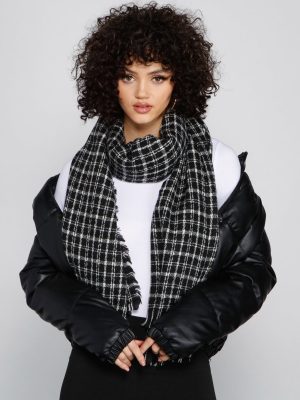 Effortlessly Chic Plaid Scarf
