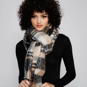 Plaid Cozy Frayed Blanket Scarf