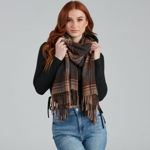 Weekend Cozy Plaid Fringe Scarf