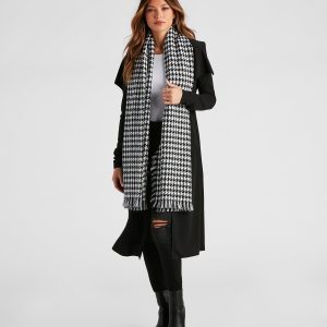 Chic Houndstooth Fringe Blanket Scarf