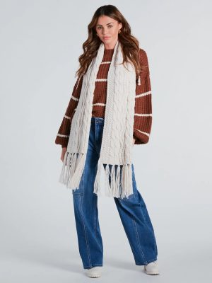 Cozy Cutie Cable Knit Fringe Scarf