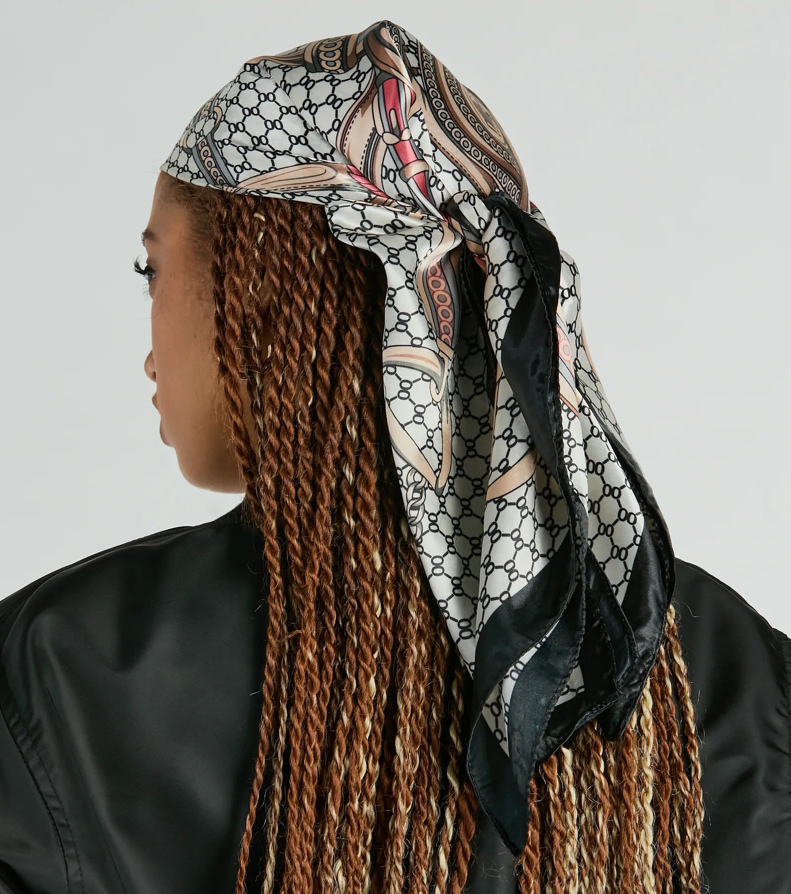 Chic Breeze Chain Printed Satin Scarf - Image 2